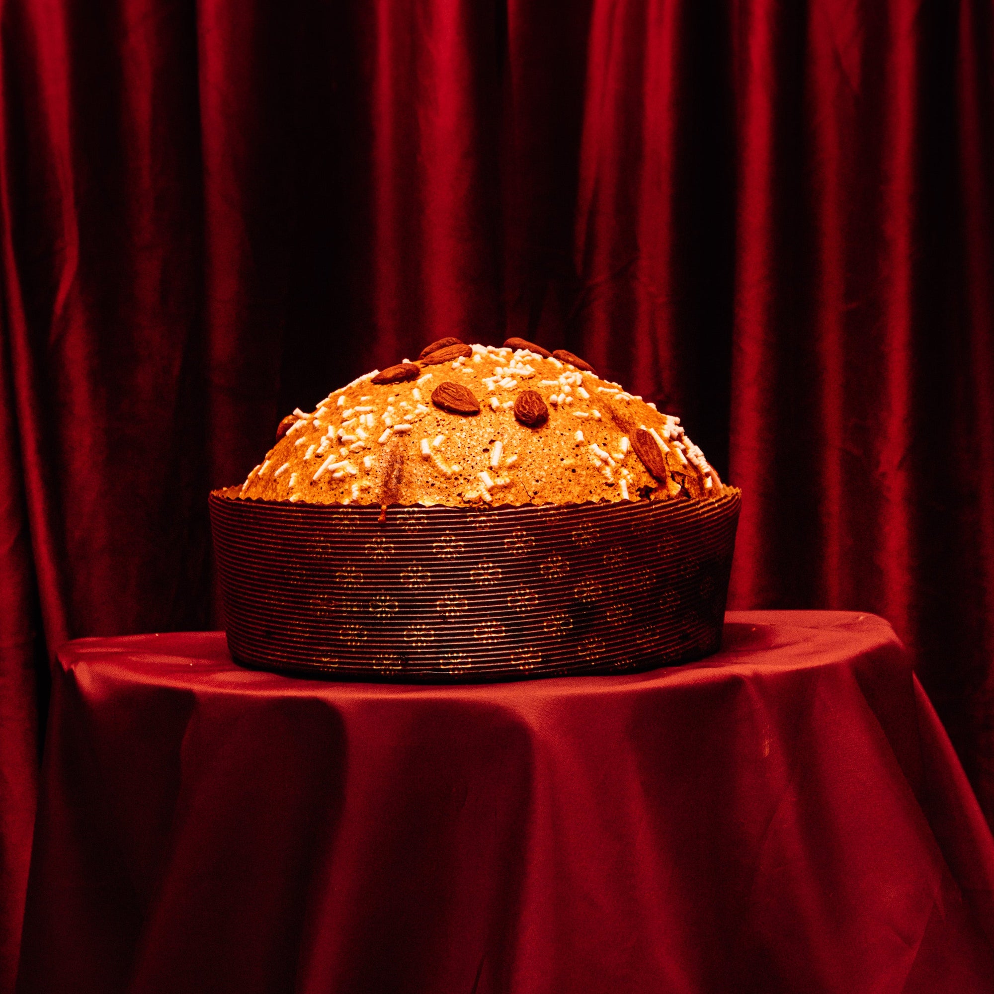 Panettone Classico con scorzette di arancia, uvetta e mandorla
