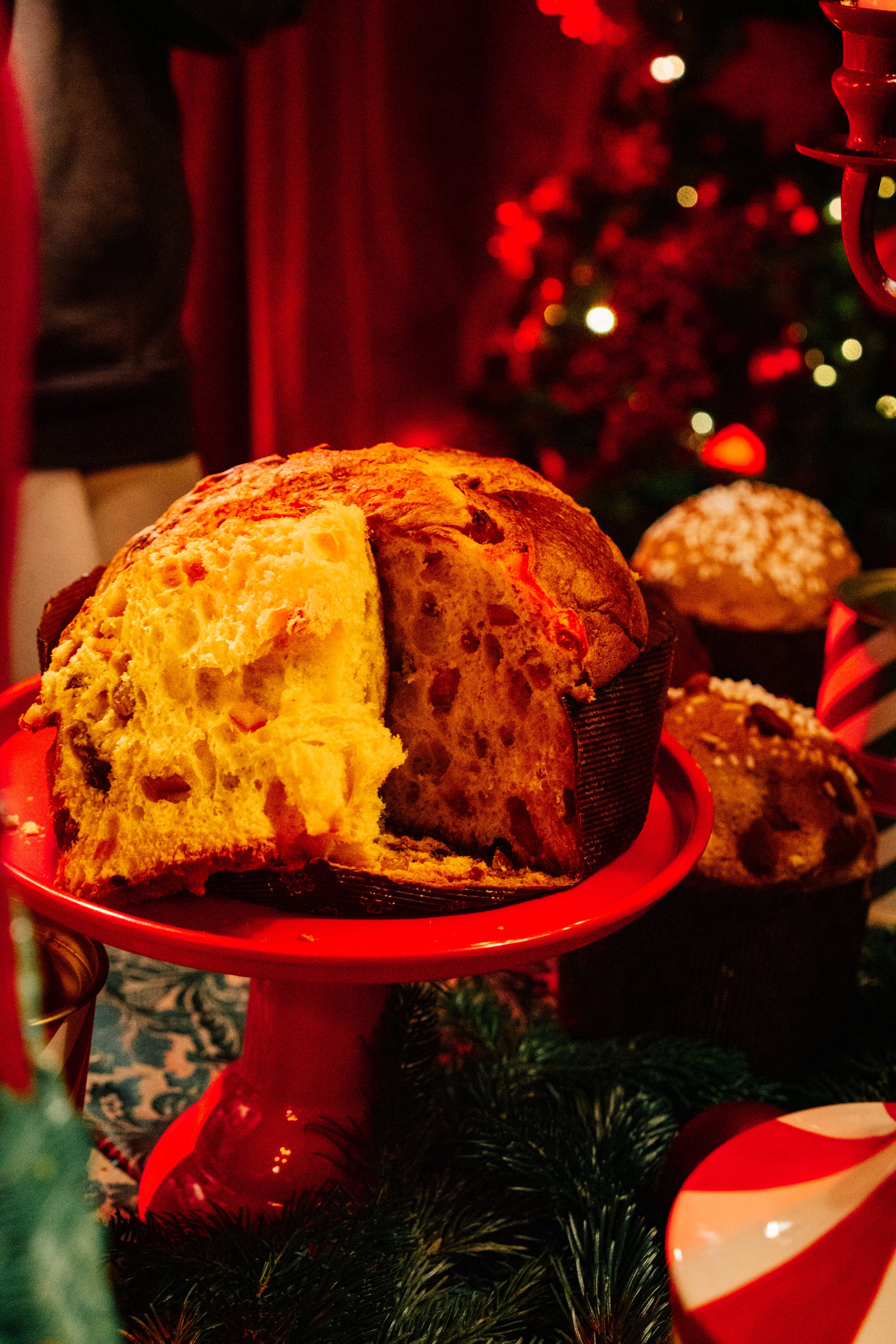 Panettone Classico con scorzette di arancia, uvetta e mandorla